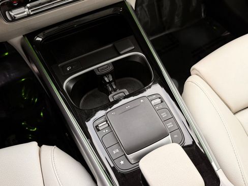 Used 2023 Mercedes-Benz GLB 250 w/ Premium Package image 45