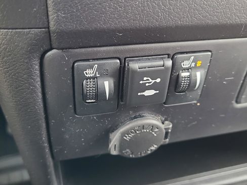 Used 2019 Toyota Sienna Limited image 21