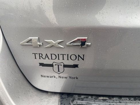 Used 2021 Jeep Grand Cherokee Laredo image 4