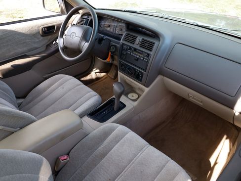 Used 1998 Toyota Avalon XLS image 18