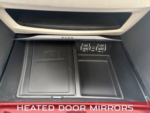 Used 2023 Chrysler Pacifica Limited FWD image 38