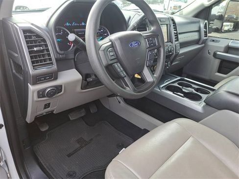 Used 2019 Ford F250 XLT w/ XLT Premium Package image 14