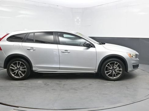 Used 2017 Volvo V60 T5 Cross Country w/ Convenience Package AWD/4WD image 9