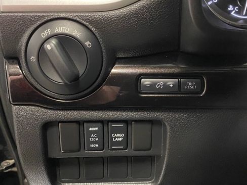 Used 2019 Nissan Titan SV w/ SV Convenience Package AWD/4WD image 19