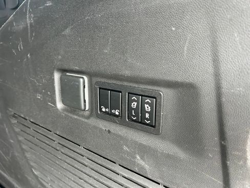 Used 2022 Chevrolet Suburban RST w/ Luxury Package image 51