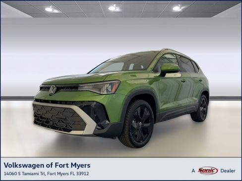 New 2026 Volkswagen Taos SE image 1
