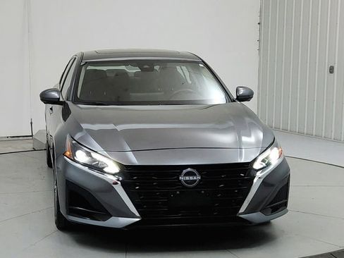 Used 2023 Nissan Altima 2.5 SL FWD image 2