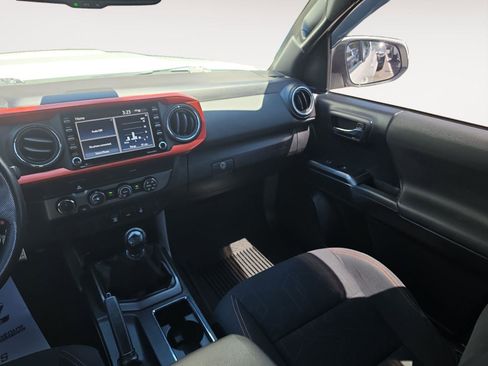 Used 2020 Toyota Tacoma TRD Sport AWD/4WD image 12