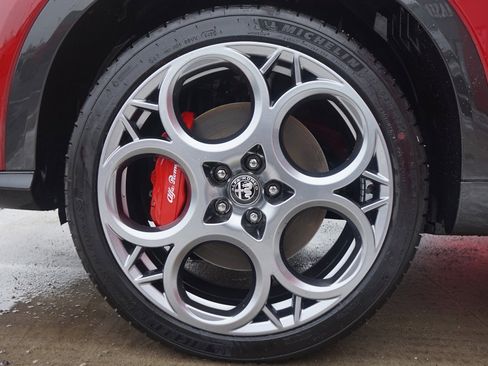 New 2024 Alfa Romeo Tonale Veloce image 7