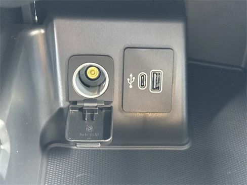 New 2025 Ford Explorer Active w/ Active Comfort Package image 23