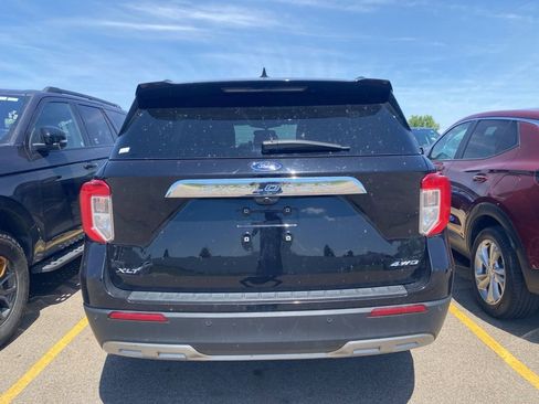 Used 2023 Ford Explorer XLT w/ Equipment Group 202A AWD/4WD image 10