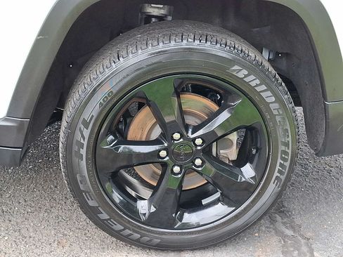 Used 2023 Jeep Grand Cherokee L Laredo AWD/4WD image 7