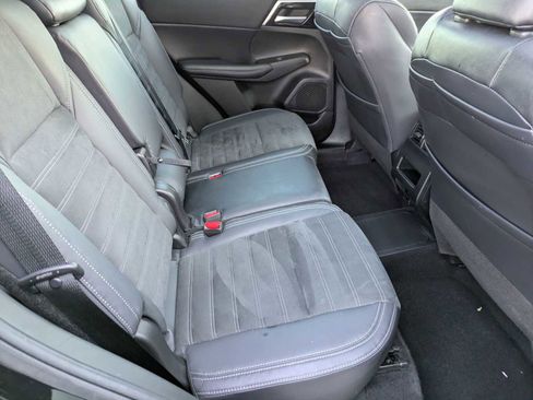 Used 2023 Mitsubishi Outlander SE image 20