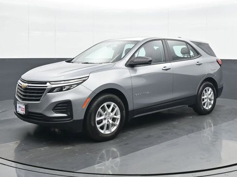 Used 2024 Chevrolet Equinox LS image 2