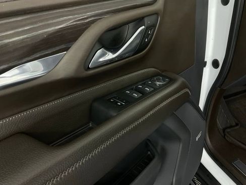 Used 2021 GMC Yukon XL Denali w/ Denali Premium Package image 29