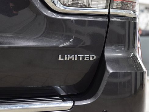 Used 2017 Jeep Grand Cherokee Limited image 22