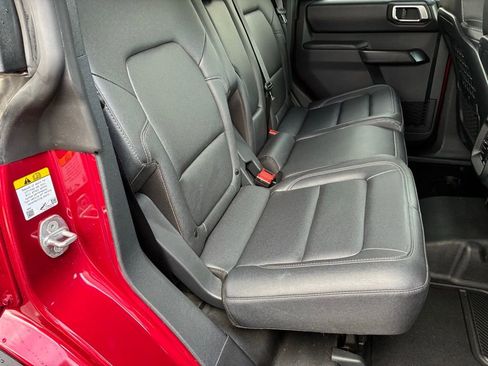 Used 2025 Ford Bronco Badlands image 30