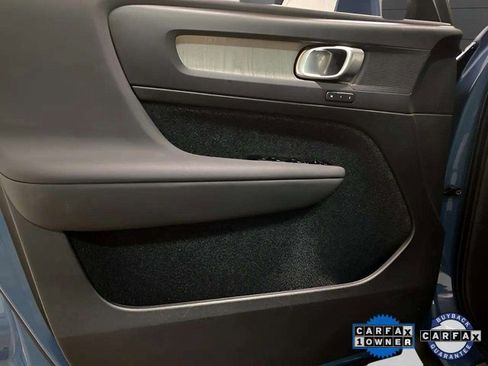 Used 2025 Volvo XC40 B5 Plus image 33