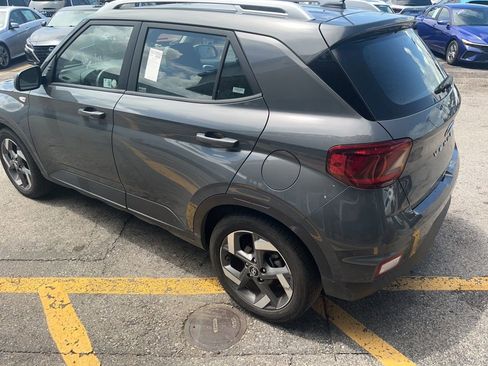 Used 2025 Hyundai Venue SEL FWD image 3