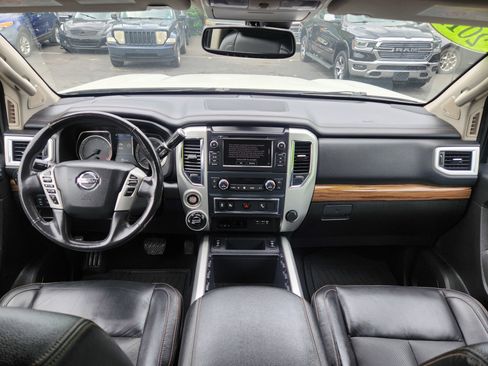 Used 2019 Nissan Titan SL w/ Chrome Package AWD/4WD image 14