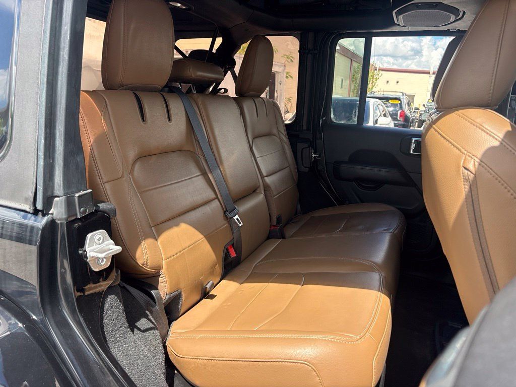 Used 2023 Jeep Wrangler Unlimited Sahara w/ Cold Weather Group AWD/4WD image 16