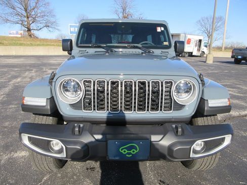 Used 2024 Jeep Wrangler Sahara w/ Technology Group image 8