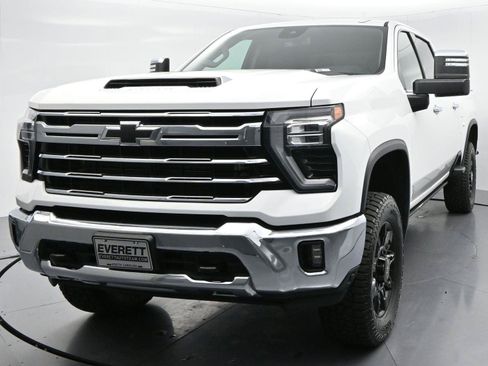 Used 2024 Chevrolet Silverado 2500 LTZ AWD/4WD image 3