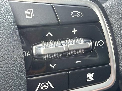 Used 2024 Kia Sorento LX FWD image 17