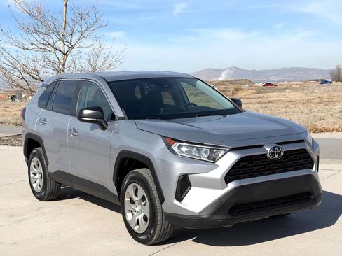 Used 2022 Toyota RAV4 LE image 3