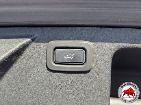 Used 2020 Land Rover Discovery Sport SE image 14