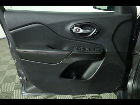 Used 2022 Jeep Cherokee Trailhawk w/ Premium Leather Package image 19