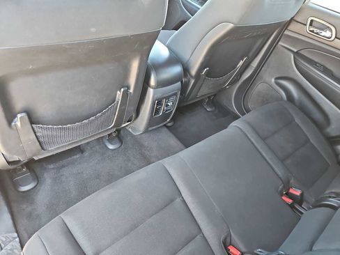 Used 2014 Jeep Grand Cherokee Laredo w/ 18" Wheel & 8.4" Radio Group image 19