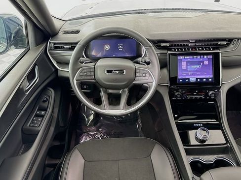 New 2025 Jeep Grand Cherokee L Altitude image 22