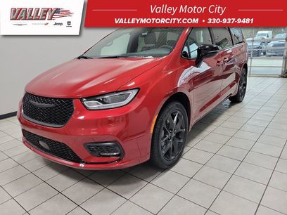 New 2026 Chrysler Pacifica Select w/ S Appearance Package