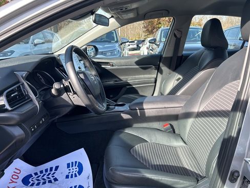 Used 2024 Toyota Camry SE image 12