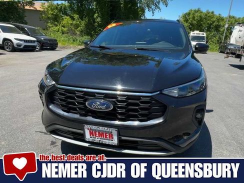 Used 2025 Ford Escape ST-Line Select AWD/4WD image 3