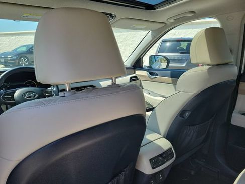 Used 2021 Hyundai Palisade Limited w/ Winter Package AWD/4WD image 9