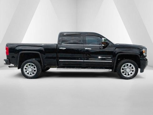 Used 2017 GMC Sierra 2500 Denali AWD/4WD image 9