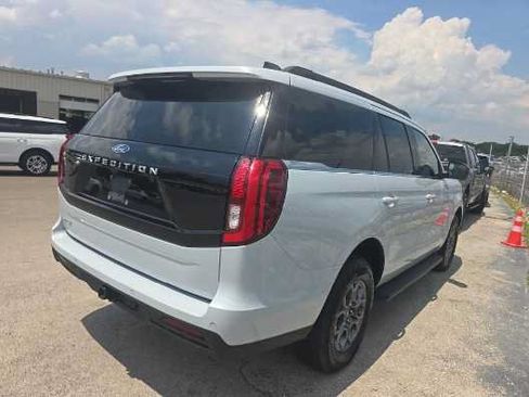 Used 2025 Ford Expedition Active RWD image 3