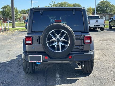 Used 2024 Jeep Wrangler Unlimited w/ Convenience Group AWD/4WD image 5