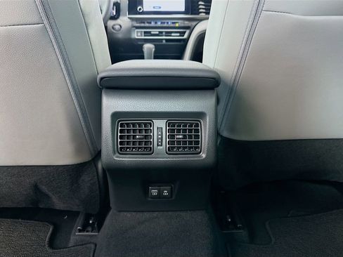 Used 2025 Toyota Camry SE image 24