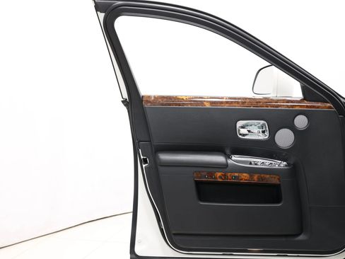 Used 2013 Rolls-Royce Ghost RWD image 10