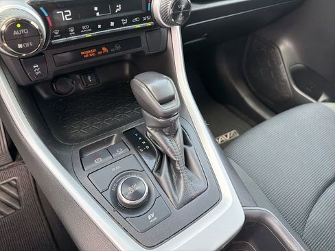 Used 2022 Toyota RAV4 LE image 20