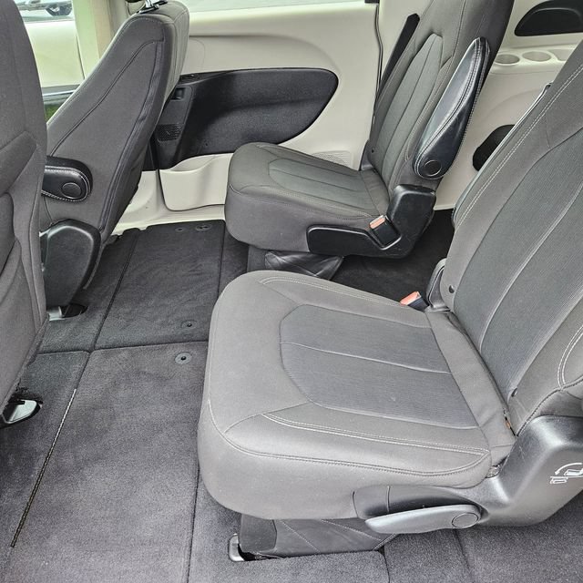 Used 2022 Chrysler Voyager LX FWD image 18