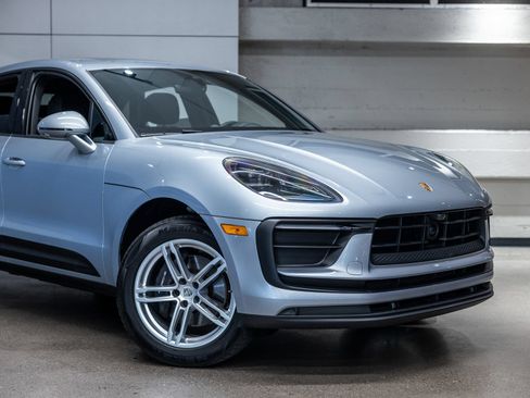 Used 2025 Porsche Macan AWD/4WD image 16