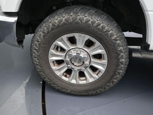 Used 2021 Ford F250 XLT w/ FX4 Off-Road Package image 10