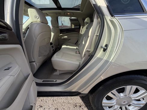Used 2011 Cadillac SRX Luxury image 23