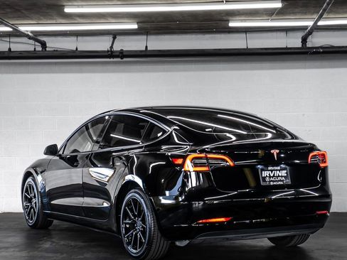 Used 2023 Tesla Model 3 Standard Range image 3