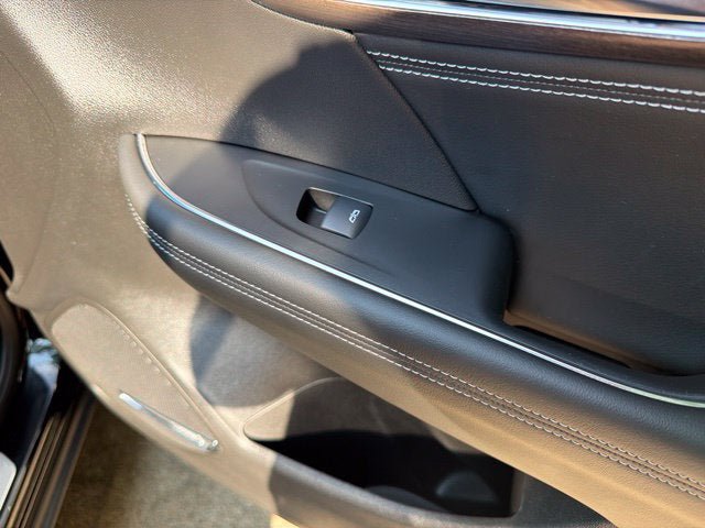 Used 2023 Buick Envision Avenir AWD/4WD image 30