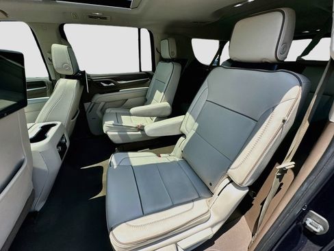 Used 2022 GMC Yukon XL Denali w/ Advanced Technology Package AWD/4WD image 25